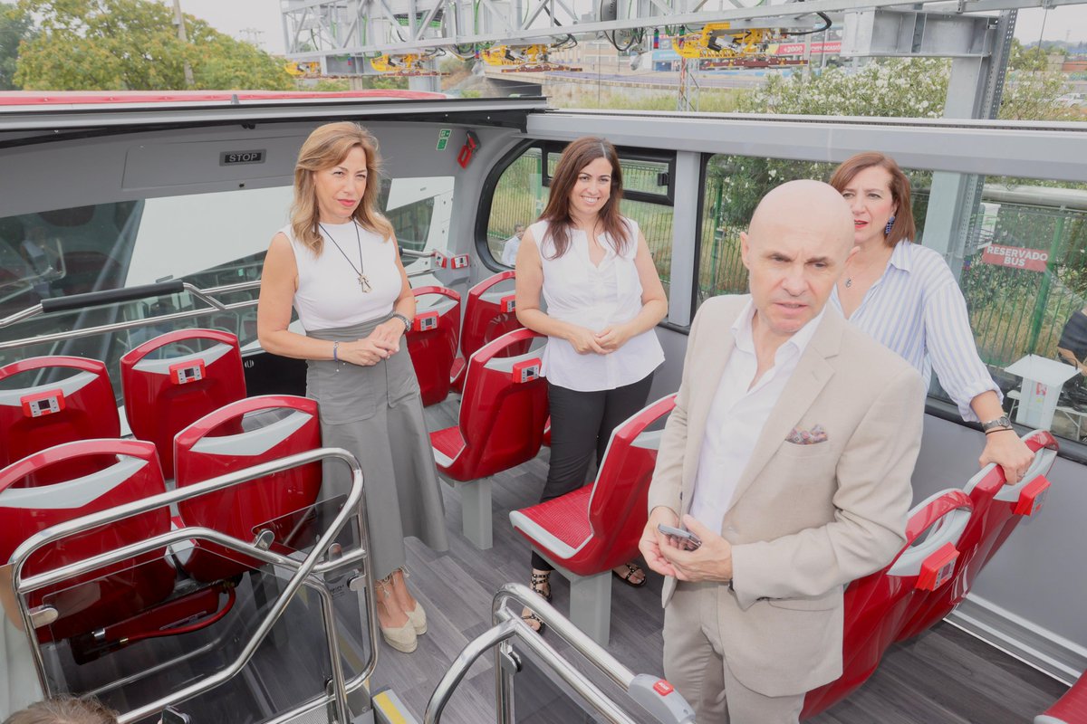 Hoy he presentado la nueva flota buses turísticos de Zaragoza:
🚍 100% eléctricos
♿️ Accesibles para todos
🔋 Autonomía de 165 km
Con esta inversión (2,4M€), Zaragoza sigue apostando por un turismo moderno y sostenible.
