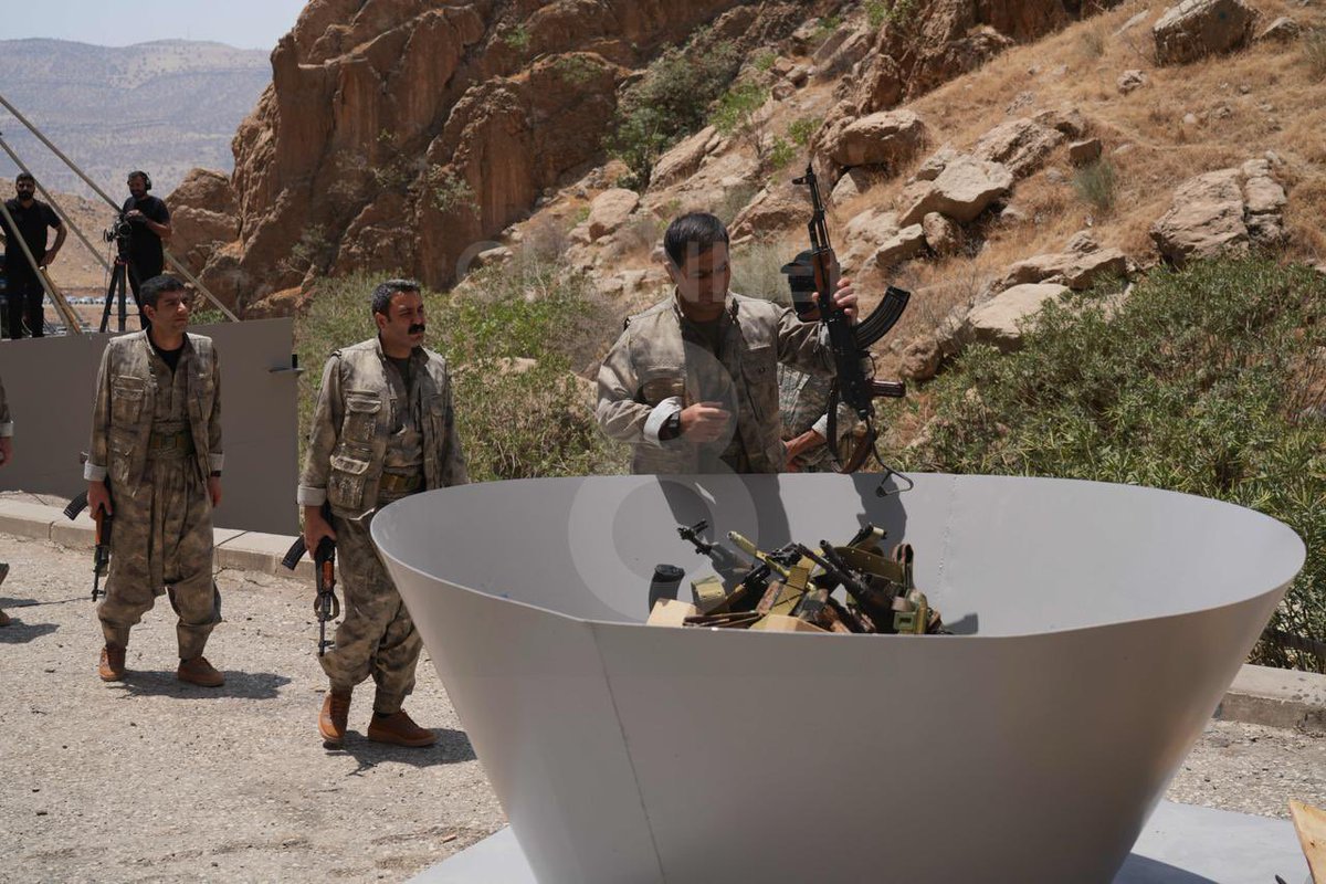 PKK'nın silah bırakması/bıraktırılması önemlidir, değerlidir. Tam bir 'magnum opus'tur. Emeği geçen herkes, büyük bir minnet ve teşekkürü hak etmektedir. Bu asırlık mücadelede şehit düşen askerlerimize de  rahmet  diliyorum.
#Süleymaniye #Türkiye