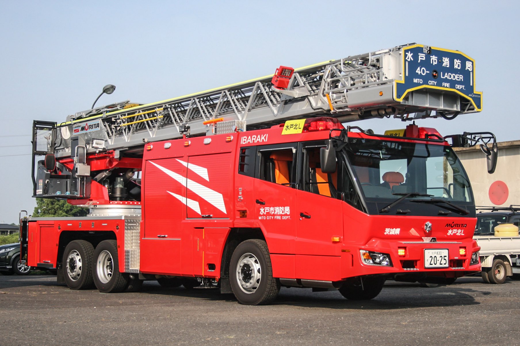 消防　はしご車　テクノ　408と409 消防 はしご車 テクノ 408と409 消防はしご車テクノ408と409