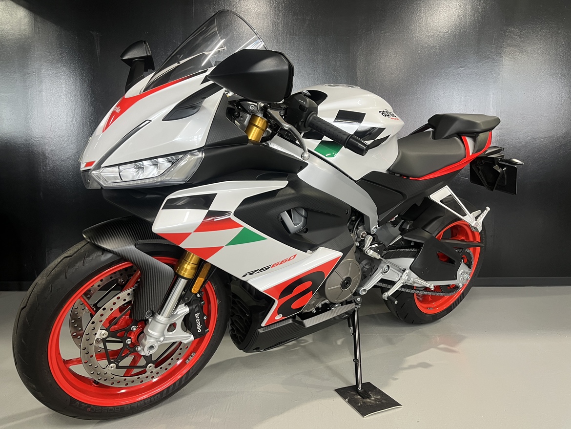 apriliatsu22827's tweet photo. #RS660EXTREMA 試乗車展示中です😄
試乗車入替の為、中古車として販売もしてますので是非お問合せください👍勿論試乗も受付中です✨
#アプリリア #RS660 #aprilia #エクストリーマ https://t.co/ndX4mWVjXP