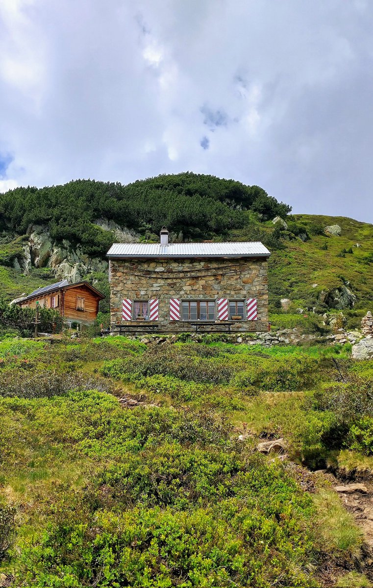 HikingSchweiz's tweet image. A walk to the Sunniggrathütte (1,978m), which sits on a sunny ledge - hence the name - high above the Reusstal in Canton Uri, Switzerland 🇨🇭