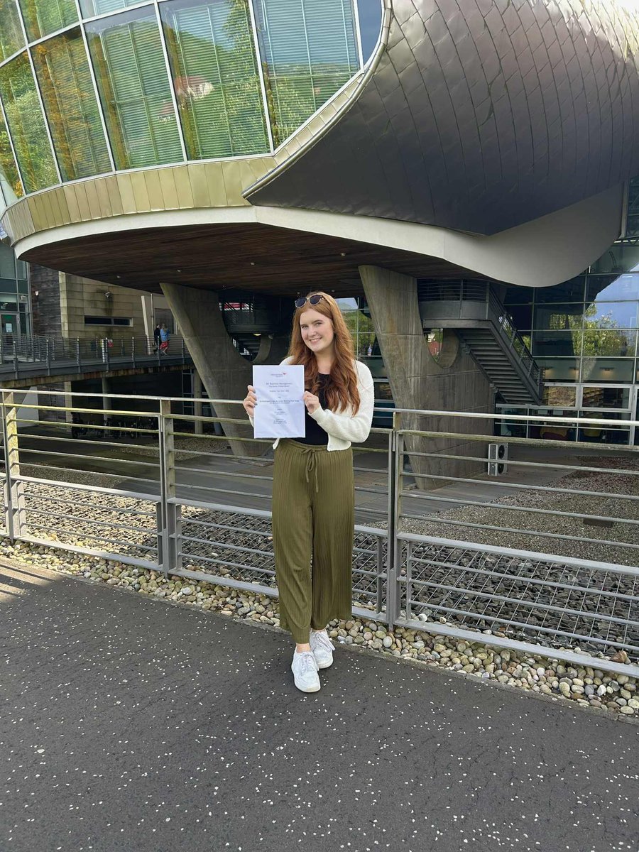 EdinburghNapier's tweet image. ⭐ | A new #EdNapier graduate feels as though she has achieved the impossible by graduating with first class honours – after a series of frightening seizures left her studies in doubt.

Business Management student Emma Sullivan suddenly began experiencing convulsive episodes in…