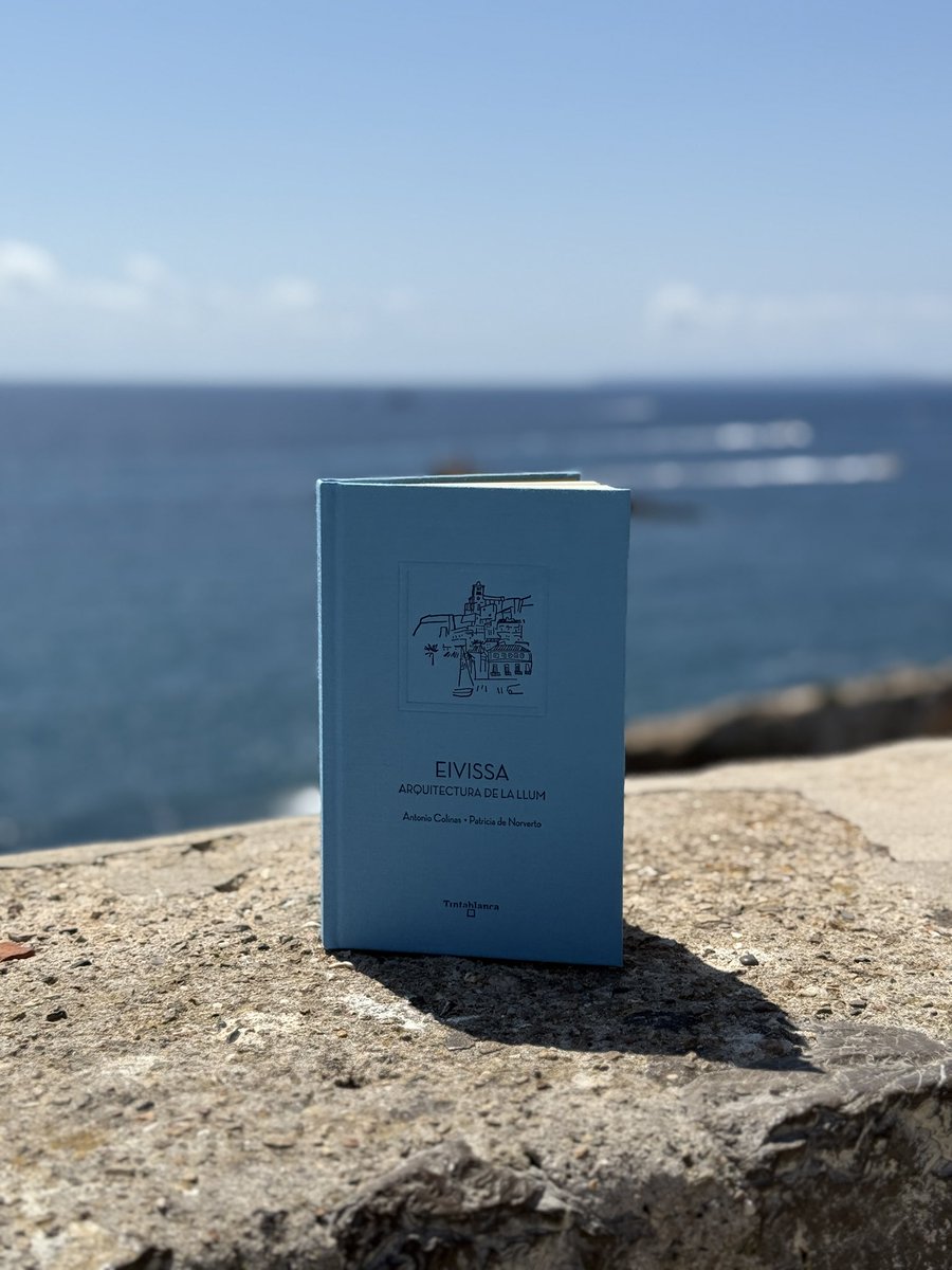 📚Aquest dilluns 14 de juliol, a les 20 h, t’esperam a la Sala Capitular per a la presentació de Eivissa, arquitectura de la llum, la guia literària i artística d’Antonio Colinas dedicada a la nostra ciutat 🌅✍️

📍 Antic Ajuntament d’Eivissa (Plaça d’Espanya, 1)

#AjEivissa2025