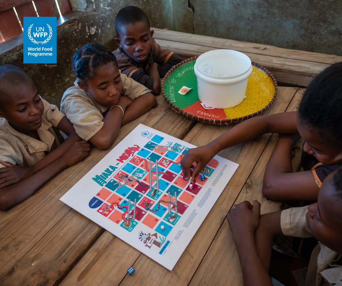 PamMadagascar's tweet image. πΈPhoto of the week
π² Learning about nutrition through games!
With @UNICEFMada, @WFP promotes fun & child-friendly ways to teach healthy eating.
Students play Maka Midina, a locally designed board game that makes nutrition lessons interactive & memorable. ππ₯¦π§
