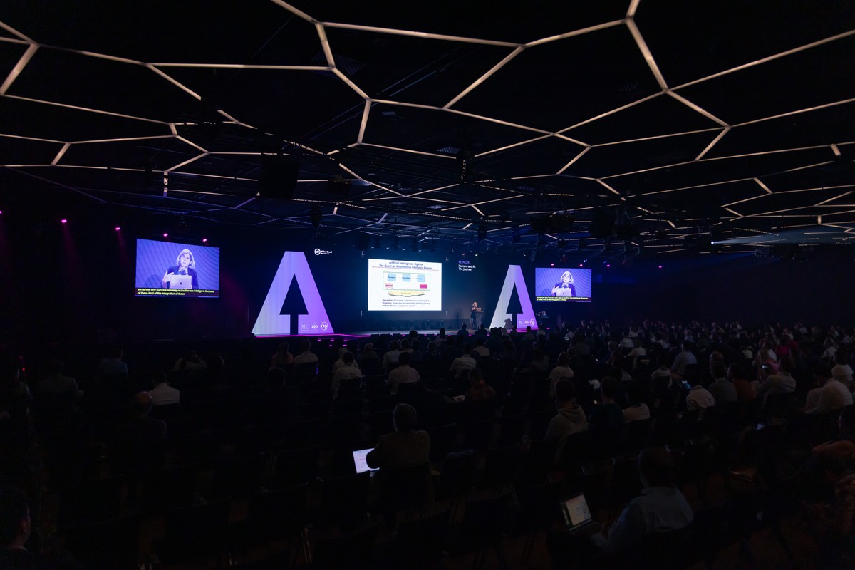 AIforGood's tweet image. The #AIforGood Global Summit continued this morning on Center Stage at the AI Standardization Exchange, exploring how AI #standards, #computing, and human-AI collaboration can shape a trusted and innovative future.
This morning’s sessions featured:
👉 AI Standards: Building…