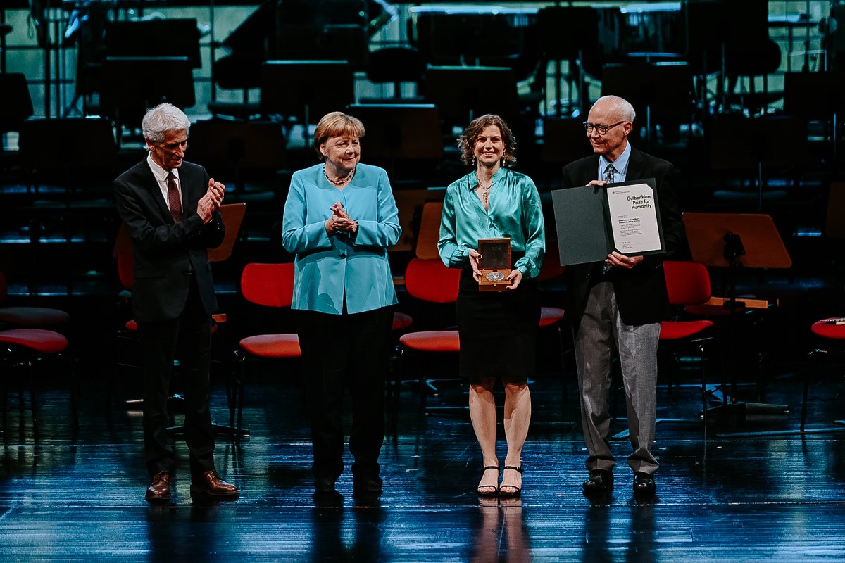 AntarcticaSouth's tweet image. We’re honored to receive the €1 million Gulbenkian Prize for Humanity!
This recognition affirms the power of collective action to protect one of Earth’s last pristine ecosystems: the Antarctic and Southern Ocean.
Thank you for believing in our mission. #ProtectAntarctica…