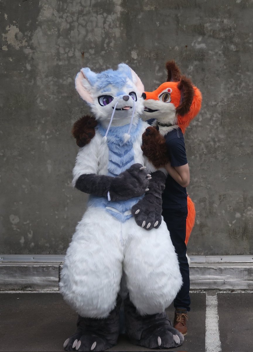 Petit léchouilles pour toi <a href="/NiborTheDrox/">Nibor</a>
🦊 Fait par <a href="/MyFursuitFR/">MyFursuitFR</a>
🦊🐲 fait par <a href="/DuDusweet999/">Copper777</a>

#FursuitFriday