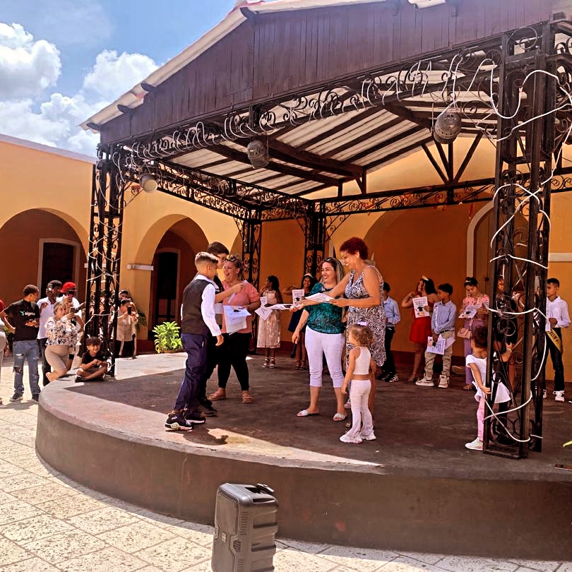 palmares_sancti's tweet photo. La Factoria Santa Ana se viste de gala con los graduados de 6to Grado. felicidades.
#palmarestrinidadss
#PalmaresCuba
#simplementejuntos https://t.co/1RRO10E4Dr