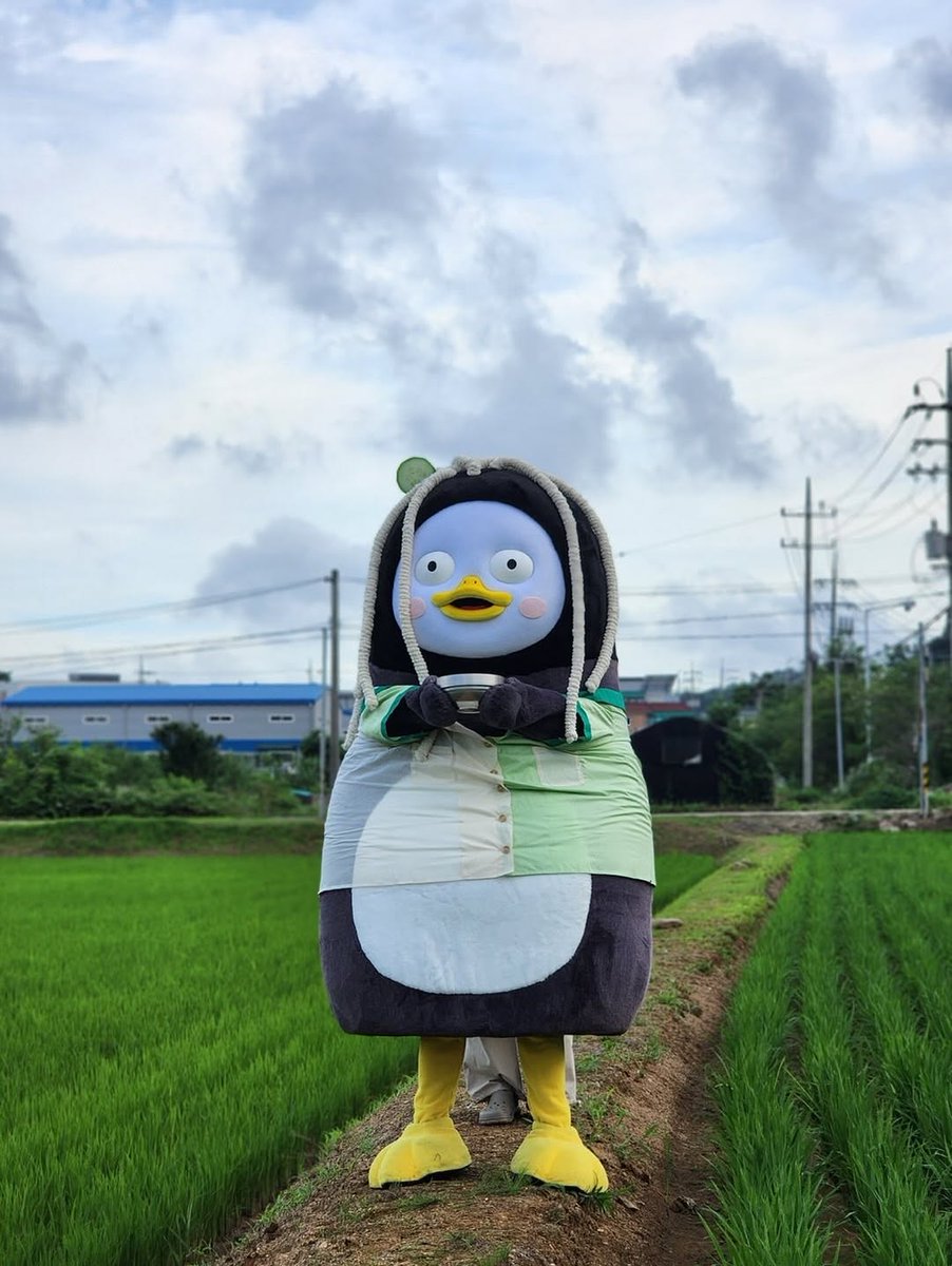 GiantPengsoo's tweet photo. 한 번 잡솨봐~🍜
#펭수
https://t.co/1DQRBzkhqA https://t.co/Xq3fd0WS9Y