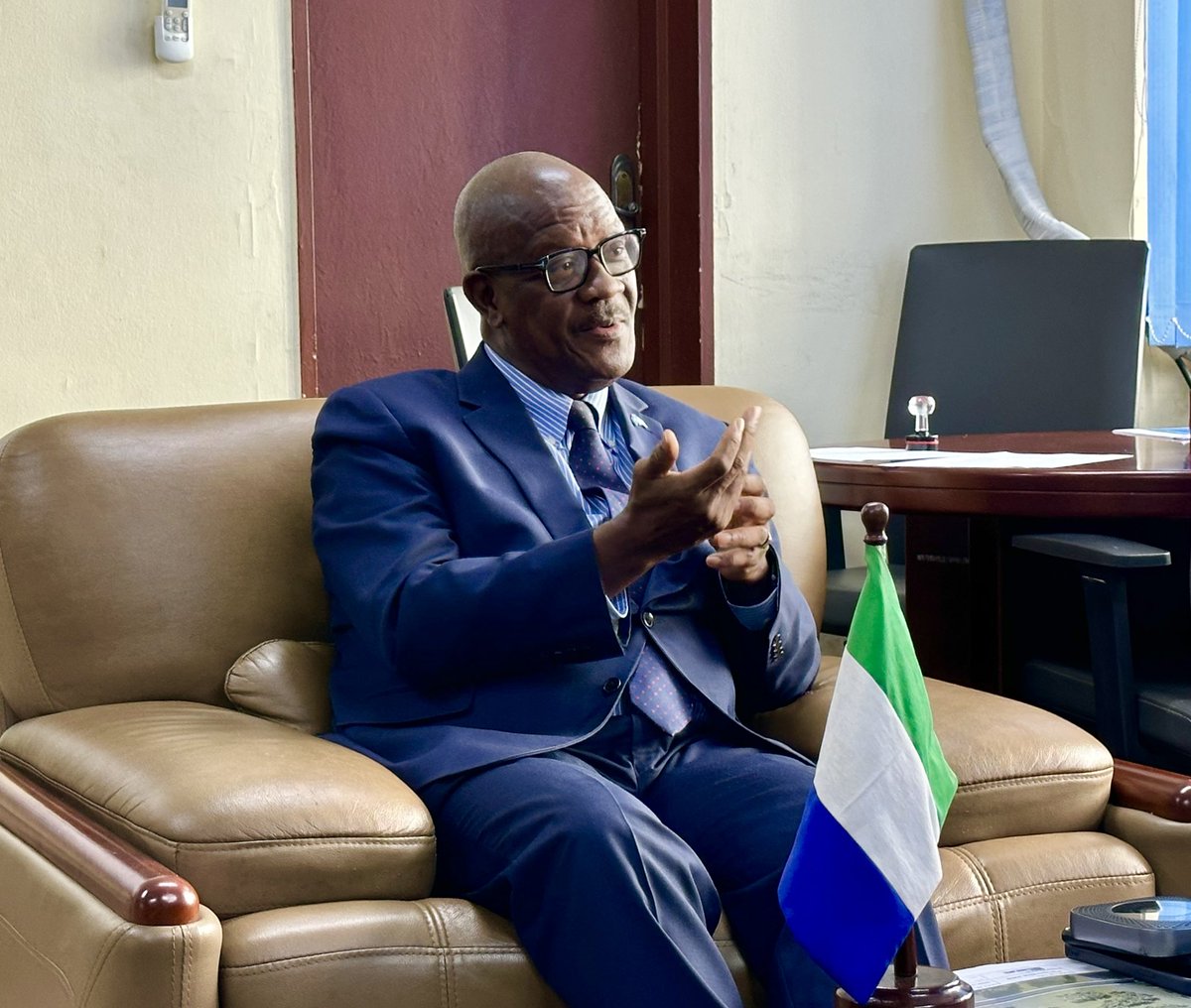 mohs_sl's tweet image. Yesterday, #MoH’s @DembyAustin received a delegation from @orange Foundation to discuss ways of possible collaboration in the health sector. Orange expressed interest in supporting the Minister’s vision to continue expanding progress in maternal health across the country.