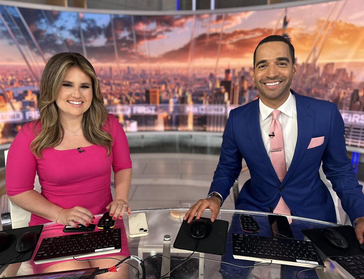 MichaelEstimeWX's tweet image. Thank Goodness It’s FRIDAY!
Join @JaneMinarWX and me on @foxweather from 5-8am for a look at your weekend forecast☀️
