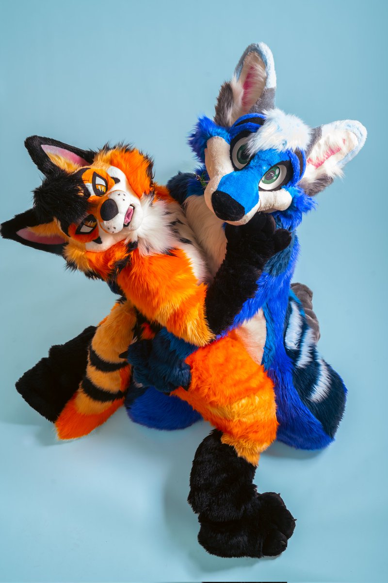 Throwback to this photoshoot, first time shooting suits in studio ✨️ 

🟦 <a href="/LaexiFox/">Læxi 🇧🇻 🔜@FWA</a> 
🟧 <a href="/Viribus97/">Viribus</a>
