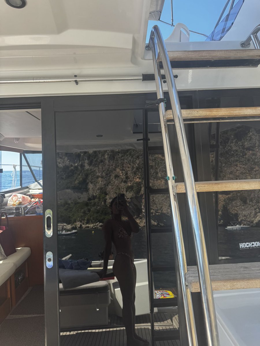 eleesatt's tweet image. What’s the point of building 24/7 online casino if we can’t enjoy life and be on a yatch on Friday arvo 😂