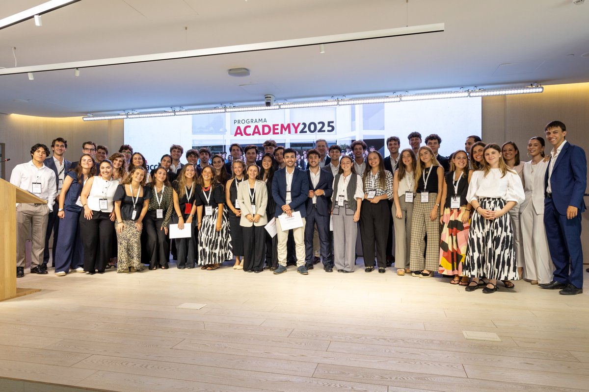 El viernes 4 de julio celebramos la clausura de la VIII Edición del Programa #AcademyACCIONA en España, una iniciativa con impacto global que ya ha sumado más de 900 estudiantes, 30 ediciones y 7 países desde su lanzamiento. ¡Enhorabuena, Academies! 👩‍🎓👨‍🎓#ACCIONAteam