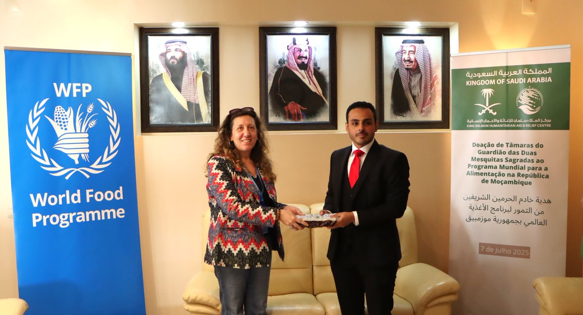 WFP Mozambique (@wfp_mozambique) on Twitter photo Thanks to #SaudiArabia🇸🇦 <a href="/KSAmofaEN/">Foreign Ministry 🇸🇦</a> & <a href="/KSRelief/">مركز الملك سلمان للإغاثة</a> for a generous donation of 23 tons of dates for <a href="/WFP/">World Food Programme</a>'s conflict response in #Mozambique🇲🇿
This donation will provide immediate nourishment to families struggling with food insecurity.
Read more👉tinyurl.com/MOZ-dates Thanks to #SaudiArabia🇸🇦 <a href="/KSAmofaEN/">Foreign Ministry 🇸🇦</a> & <a href="/KSRelief/">مركز الملك سلمان للإغاثة</a> for a generous donation of 23 tons of dates for <a href="/WFP/">World Food Programme</a>'s conflict response in #Mozambique🇲🇿
This donation will provide immediate nourishment to families struggling with food insecurity.
Read more👉tinyurl.com/MOZ-dates