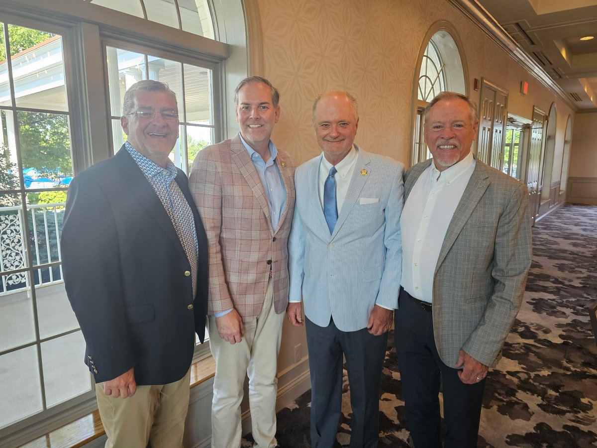 Senator Steve Rawlings on the right welcome ⁦<a href="/KYSenateGOP/">KY Senate Majority</a>⁩ leadership 2 ⁦<a href="/BooneCountyKy/">Boone County</a>⁩ left 2 right ⁦<a href="/RobbyMillsforKY/">Robby Mills</a>⁩ &amp; ⁦<a href="/maxwellwise/">Max Wise</a>⁩ in support of ⁦<a href="/GexForSenate/">Gex "jay" Williams for Kentucky State Senate</a>⁩.  Great evening at the beautiful Triple Crown country club.