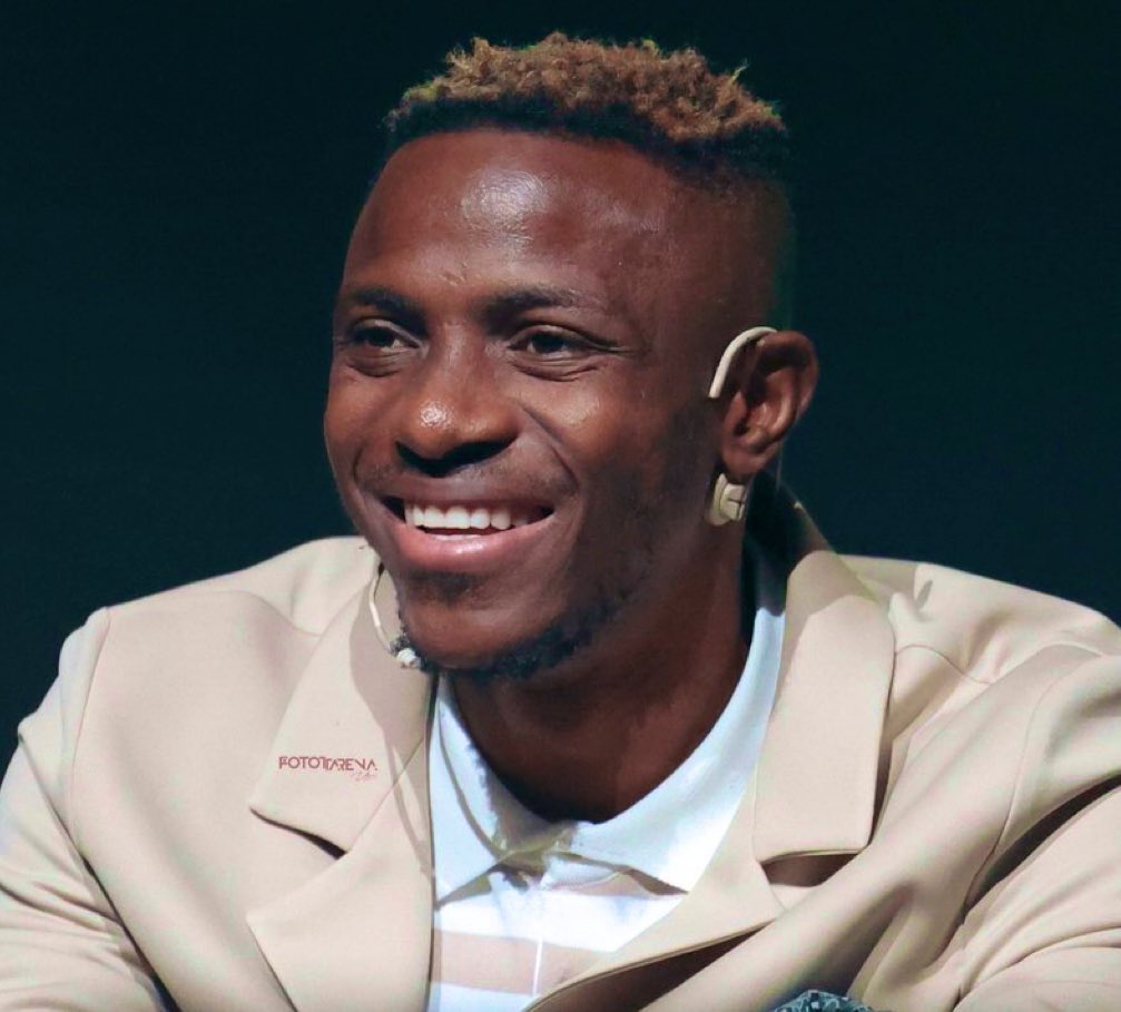 Victor Osimhen dün görüşmeler esnasında bir kez değil defalarca Napoli Sportif Direktörü Giovanni Manna’yı arayıp Galatasaray’a gitme konusunda ısrarcı olduğunu ifade etti. 
(Emre Kaplan)
ASLAN 🦁