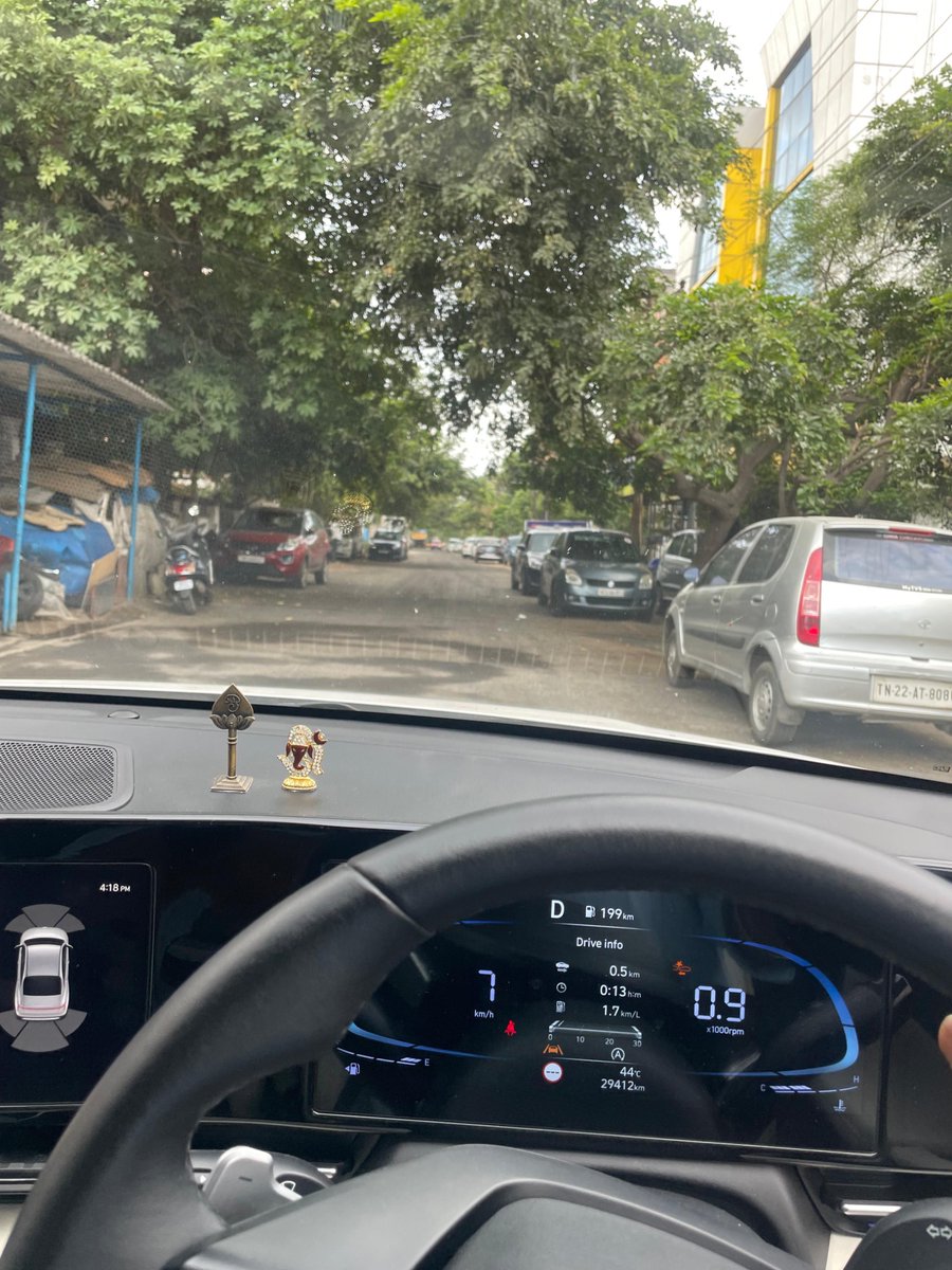 thirupathi_t's tweet photo. @COPTBM street has been blocked completely Two sides and may one car can come at a time. Many dead cars and other vehicles are parked regularly. People drinks in the nights behind these cars. Location is Ranga Colony Main Road, Sembakkam https://t.co/pxTgeks2mO