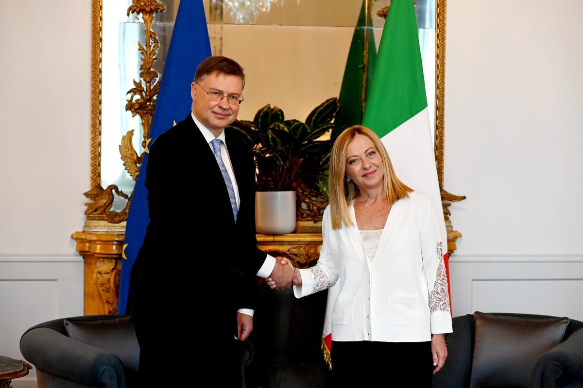VDombrovskis's tweet image. Great meeting with Prime Minister @GiorgiaMeloni following the #URC2025.
We discussed economic developments, the importance of boosting competitiveness, and increasing defence spending.
Grateful to 🇮🇹Italy – and personally to PM Meloni – for her steadfast support for 🇺🇦Ukraine.