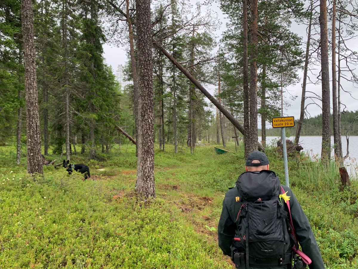 KainuunRaja's tweet image. Rajojen valvontaa tehdään ympäri vuorokauden. Rajavartijoiden partiointi maastossa on yksi tapa valvoa rajoja. #raja #rajaturvallisuus #rajavalvonta