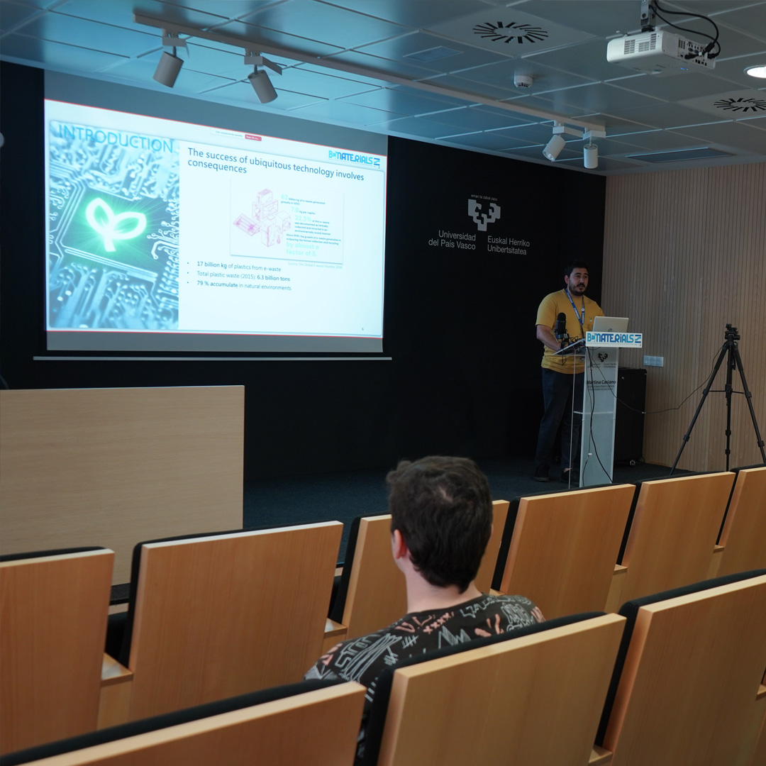 BCMaterials's tweet image. Really nice #FortnighlySeminar with our post-doctoral researcher @mikel_rincon. He spoke about the development of a fully inkjet-printed dual humidity sensor, the fabrication process and potential uses in agriculture, food industry, environmental metrology, etc. Congratulations!