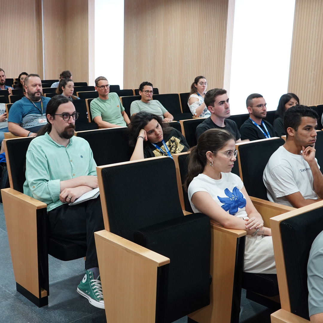 BCMaterials's tweet image. Really nice #FortnighlySeminar with our post-doctoral researcher @mikel_rincon. He spoke about the development of a fully inkjet-printed dual humidity sensor, the fabrication process and potential uses in agriculture, food industry, environmental metrology, etc. Congratulations!