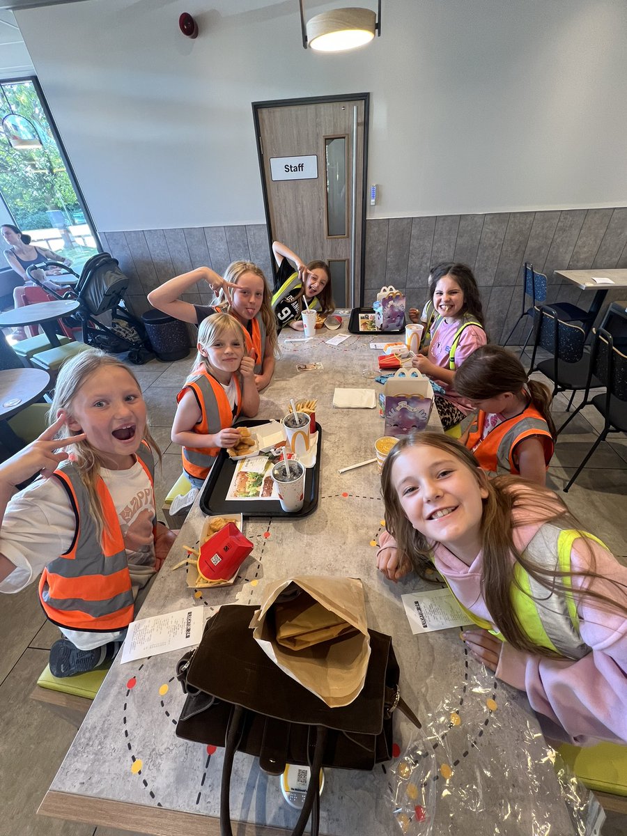 McDonald’s pit stop for Year 4! 🍔🍟
The children had a fab time putting their budgeting skills to the test – ordering and paying for their own meals like pros! Real-life maths in action 👏🏻💰☺️