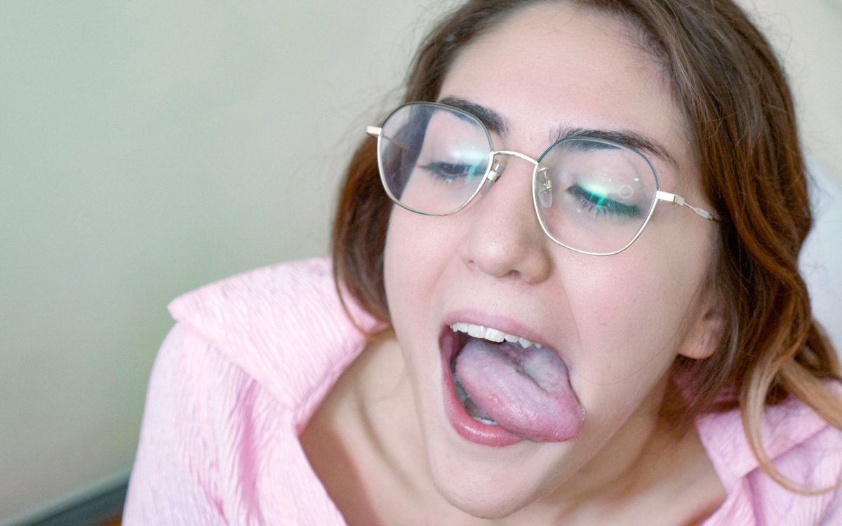 🍓 Blaze seems to be a clever intellectual 😊 girl, at least not because she looks so but she definitely knows how to present herself for the 🎥 camera...☔🍓  
#cum...🔞 
#bukkake💥💥💥    
#premiumbukkake 
#cumshot  
➡️Download now-&gt; buff.ly/3AKU8G1 😘🔞