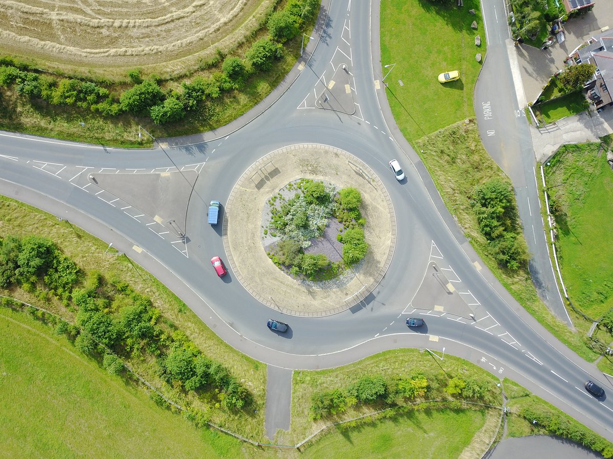 DVSAgovuk's tweet image. The Highway Code is for all road users – not just motorists. 📖
If you’re in England, Scotland or Wales, it’s essential reading for all road users including pedestrians, mobility scooter users, cyclists, horse riders, drivers and motorcyclists. 👇
gov.uk/guidance/the-h…