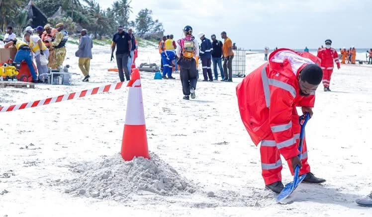 KenyaRedCross's tweet image. Dr. Ahmed Idris, Secretary General of the Kenya Red Cross Society, gave closing remarks at the #MASEPOLREX25 Field Training Exercise hosted by the Kenya Maritime Authority.
He commended the Government of Kenya for its strong coordination and emphasized the critical role of…