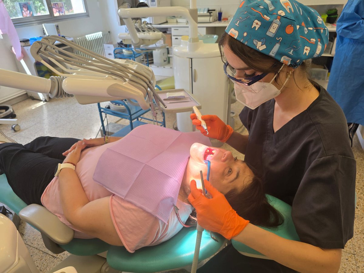 🫶🫶¡Gracias a @brendacarmensalazar ! Nuestra increíble higienista dental voluntaria de la clínica solidaria de Granollers! Tu ayuda ha traído muchas sonrisas. 😊