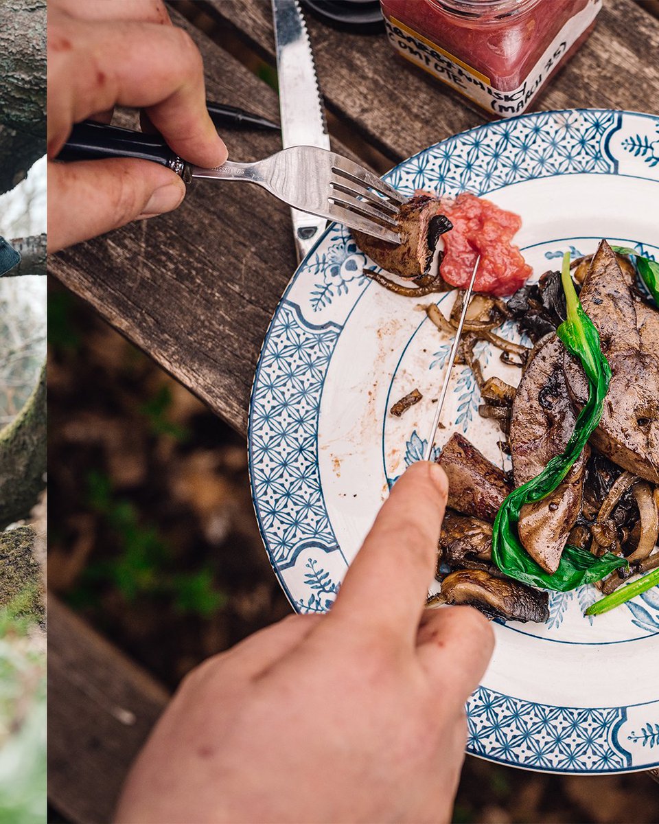CallumMcinerney's tweet image. 6/6 because I messed it up 🤣

Hope you enjoyed my images 📸

📜 July - @thefieldmagazine
📸 Photographer: Callum McInerney-Riley 
✍️ Word Miles Malone 
🦌 Location: the woods
🔥 Fuel: charcoal, coffees, courage

@LetsEatWild #eatgame