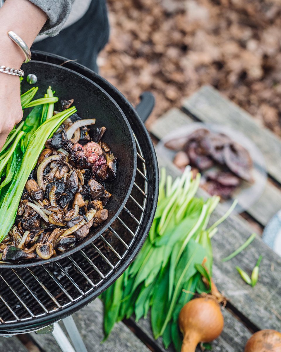 CallumMcinerney's tweet image. 6/6 because I messed it up 🤣

Hope you enjoyed my images 📸

📜 July - @thefieldmagazine
📸 Photographer: Callum McInerney-Riley 
✍️ Word Miles Malone 
🦌 Location: the woods
🔥 Fuel: charcoal, coffees, courage

@LetsEatWild #eatgame