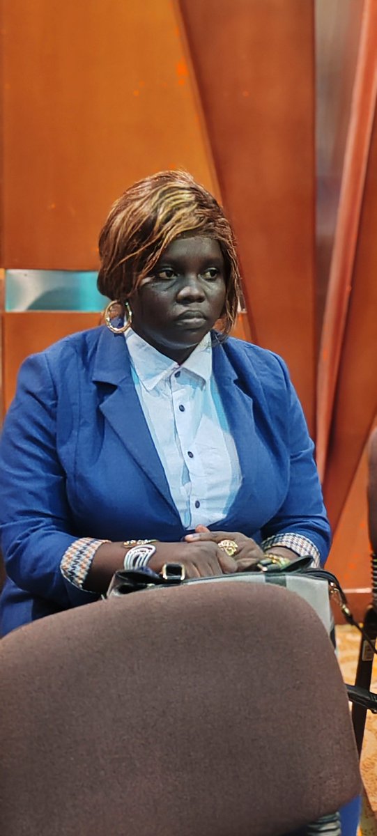 Le Premier Ministre Félix MOLOUA a annoncé ce 11/7/25 au cours de la réunion du comité stratégique d’appui au processus électoral le groupage des élections locales avec les élections législatives et présidentielle qui auront lieu à la fin de l’année en cours.