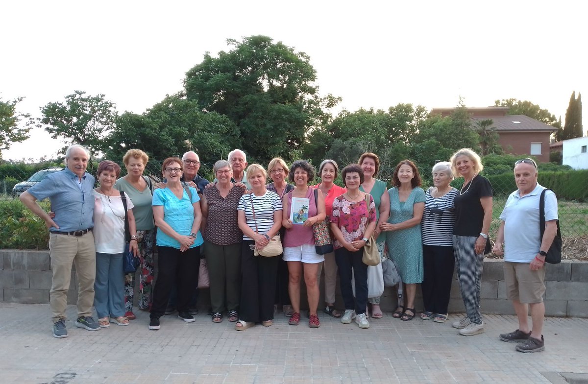 bnavarclessv's tweet photo. Ahir vam fer la trobada de clubs de lectura de zona, #BibliotequesBBB, Bages, Berguedà, Moianès amb l'escriptor Roc Casagran en una delícia de conversa amb l'Imma Soler. 😍#Moltes gràcies a tots! 📚#Bibliotequesxbm @bibliotequesxbm @ajnavarcles @roccasagran @ImmaSoler1 https://t.co/K2jw8gGu83