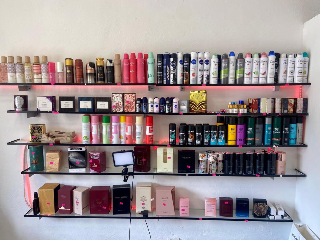 Helurrrr X 🥰🙌🏾. Money spent on smelling good is never a waste . Step out this weekend smelling amazing . 
Let me deliver or visit the shop ;Lady L hotel church street Limbe shop5.
Amazing perfumes in stock .
Delivery nationwide asap ‼️‼️‼️.