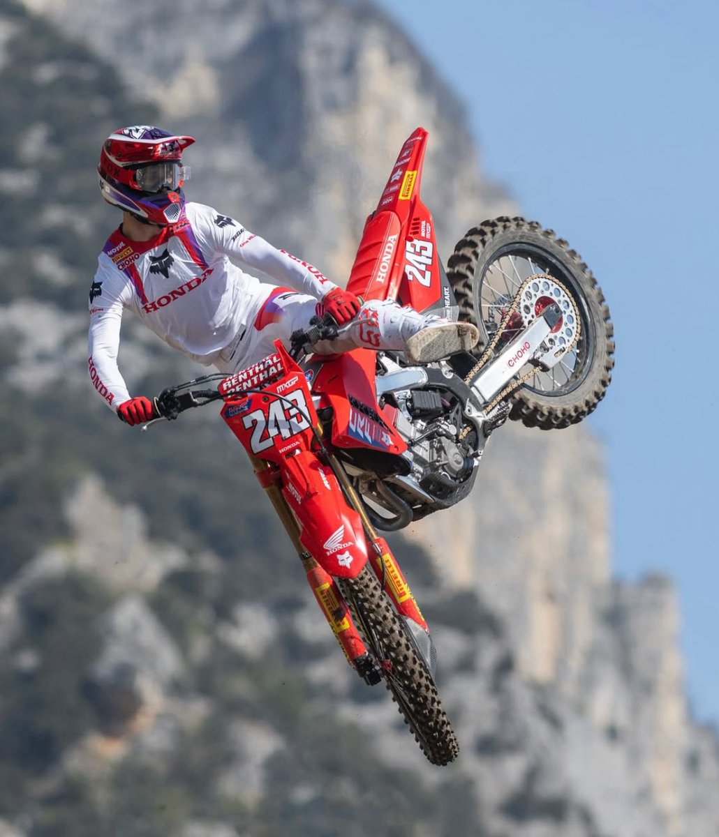 Todo apunta a un regreso de Tim Gajser en Loket para disputar los últimos 7 GPs.

Con el título a 300 pts, y Coldenhoff 3º a 100, ¿crees que llegará al podio?