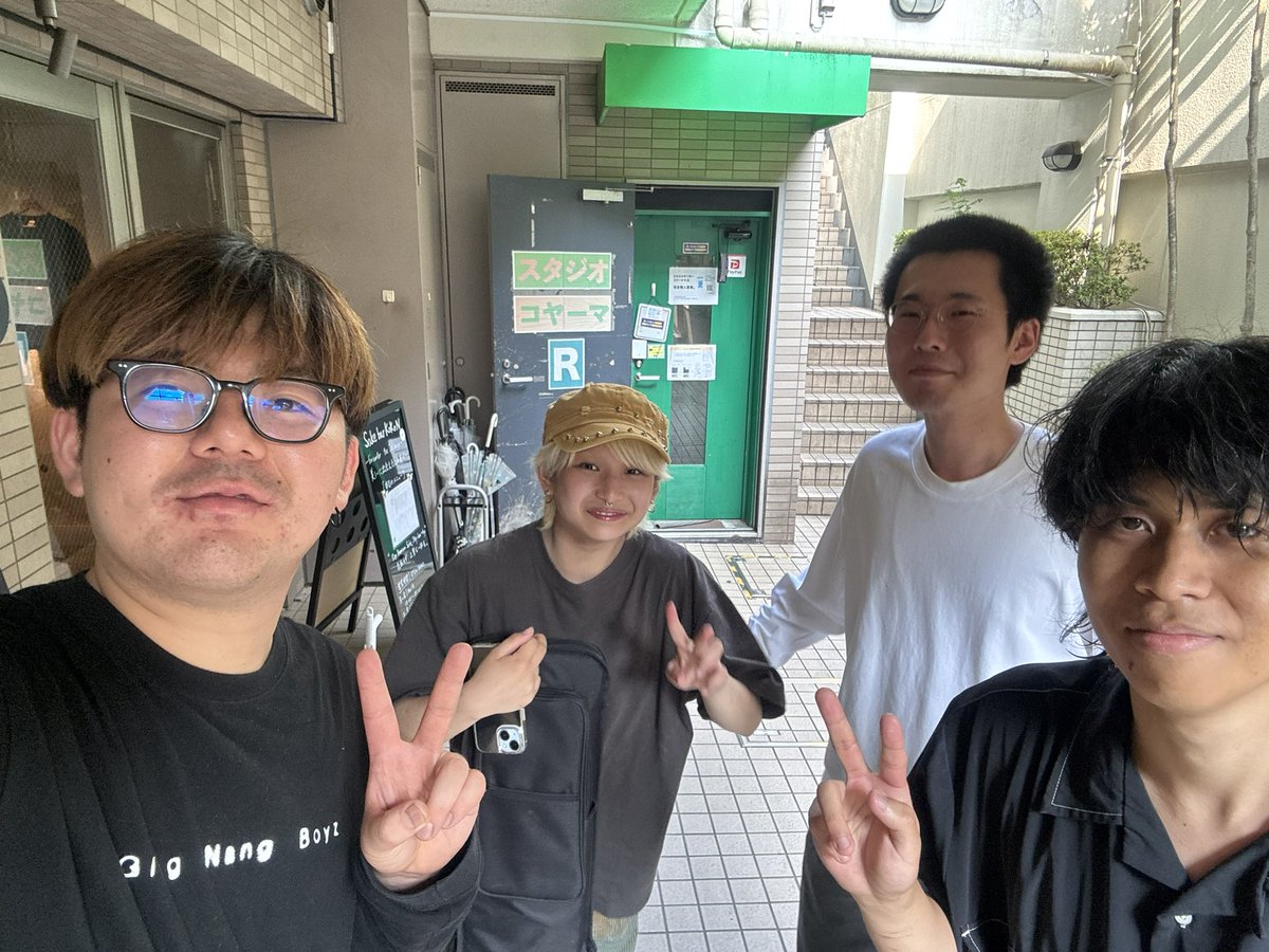 コンビニ人間
2025.7.12 明日なき暴走
活休前ラストライブ

Gt.voハヤカワヤマト<a href="/chanponsoul13/">ハヤカワヤマト</a> 
Dr.タカオカ・ホドリゴ・克幸<a href="/koni_1996/">ホドリゴ小西</a> 
sup
Gt.ユウイチ<a href="/uminohimono/">ユウ　イチ</a> 
Ba.殺亜(衝子にメアリーズ)＠446BXXD 

の布陣でのぞみます！
いつもの！でも最後の！
コンビニ人間を目撃して下さい！