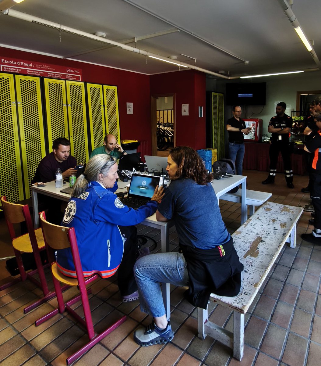 👮🚴‍♂️Un any més, comptem amb la presència dels responsables del Dispositiu de Seguretat de la Copa del Món de BTT, per garantir la seguretat dels corredors i dels espectadors.

#méspreparatsmésresilients