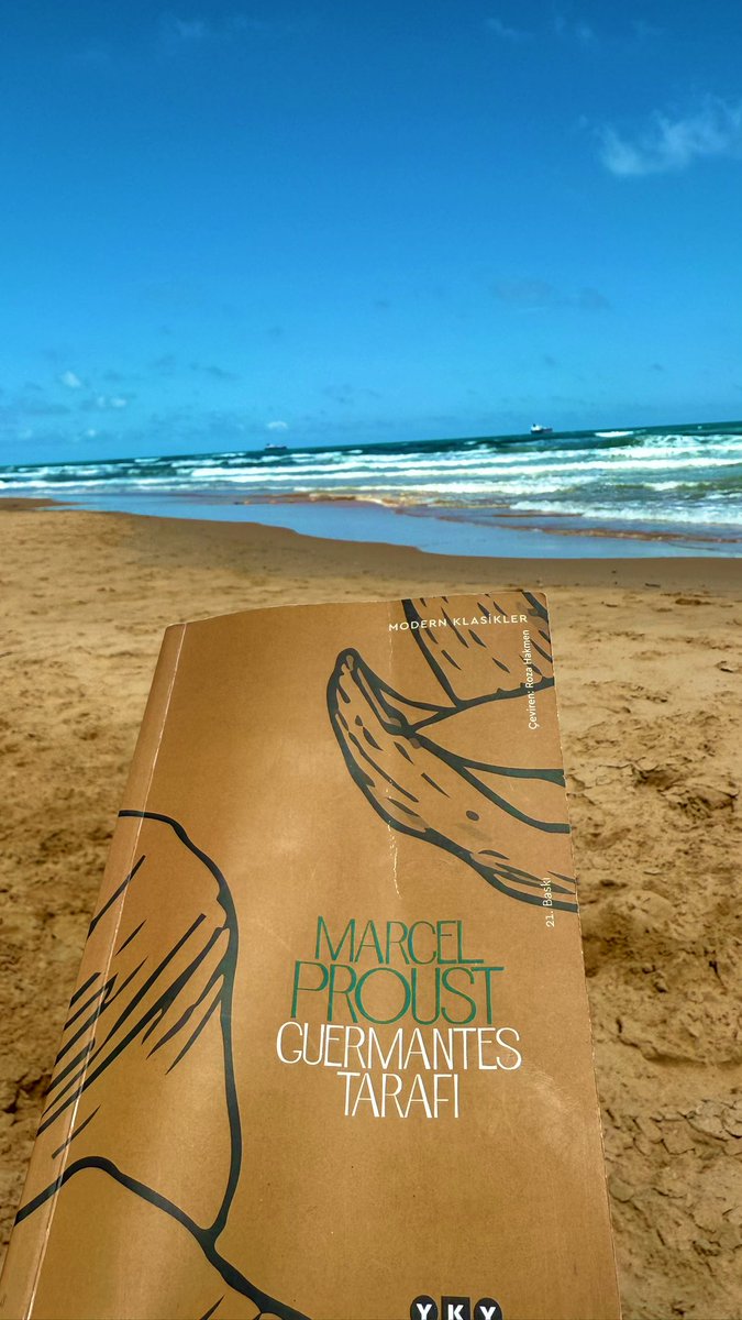 …artık hiç kimse değilizdir. Öyleyse kayıp bir eşyayı arar gibi düşüncemizi, kişiliğimizi ararken, nasıl olup da sonunda bir başkasını değil, kendi benliğimizi buluruz?
#MarcelProust #kayıpzamanınizinde #kitap #kitapseverlertakiplesiyor #kitapsayfam