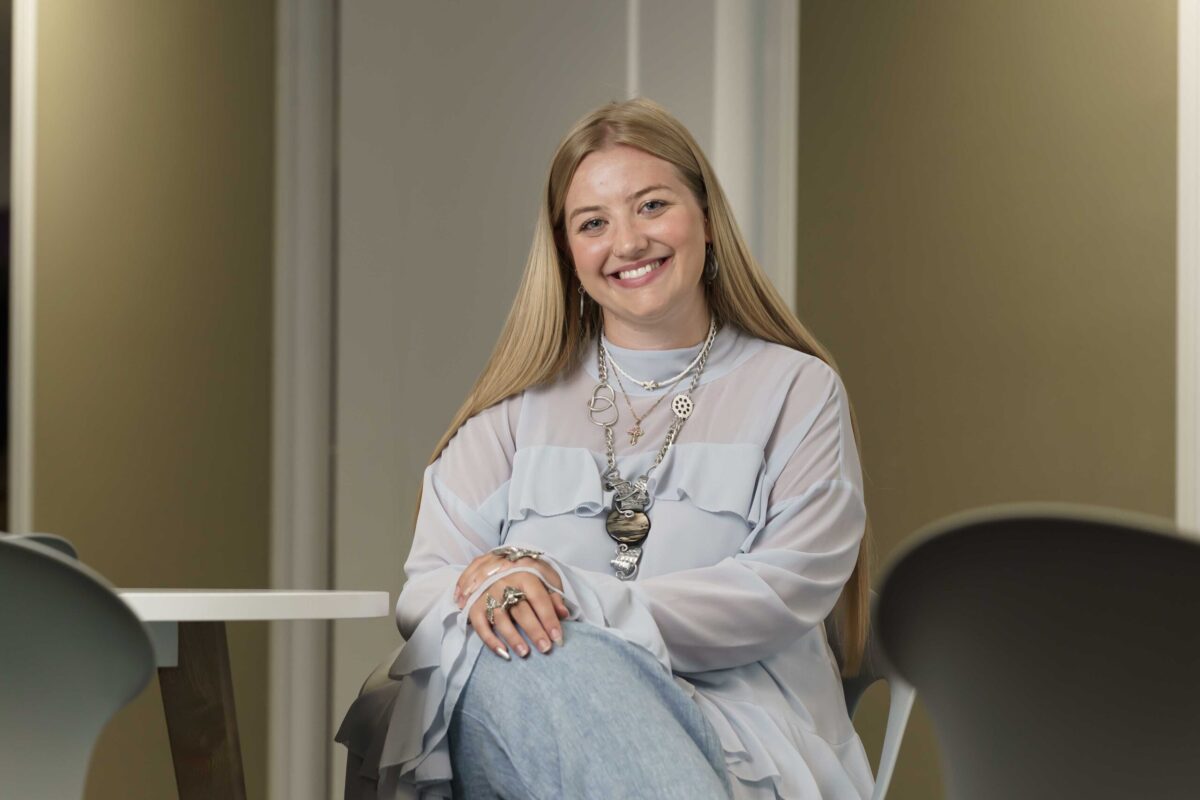 Graduating Sunderland doctor starts her career in the hospital she was born in: A home-grown doctor who has graduated this week from the University of Sunderland is set to begin her career in the hospital where she was… 

Graduating Sunderland… dlvr.it/TLsHcy #HENews