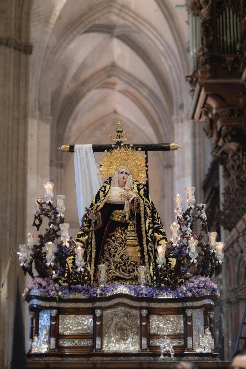 «Como los marineros son guiados a puerto por el brillo de una estrella, así los cristianos son guiados al cielo por María».  (Santo Tomás de Aquino)

Viernes de Soledad, viernes de Salvación.

Paz y Bien.

EUCARISTÍA:
🕗 20:00h
💒 Iglesia de San Buenaventura.
📷 davidvzfotos