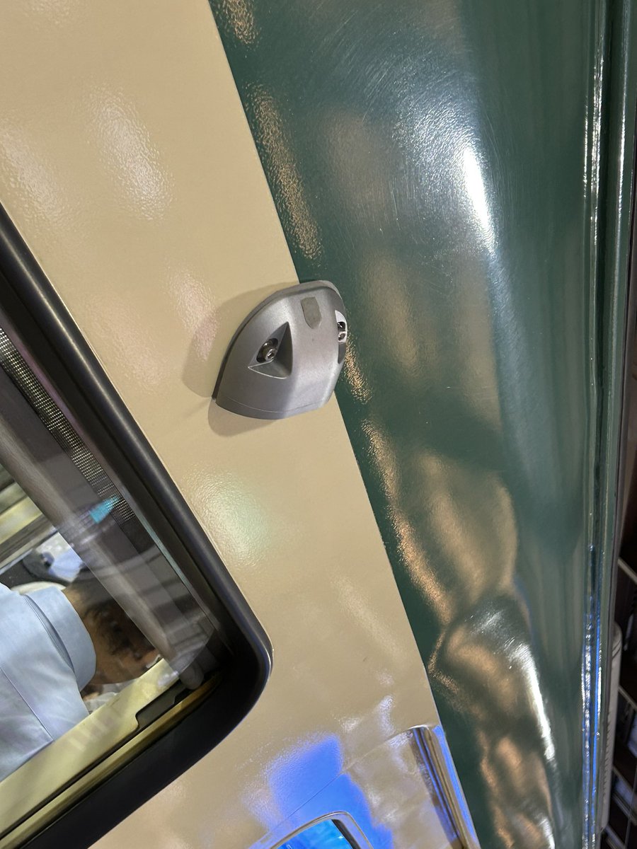 parr265's tweet image. そういえば、江ノ電に車外カメラが付いてた！