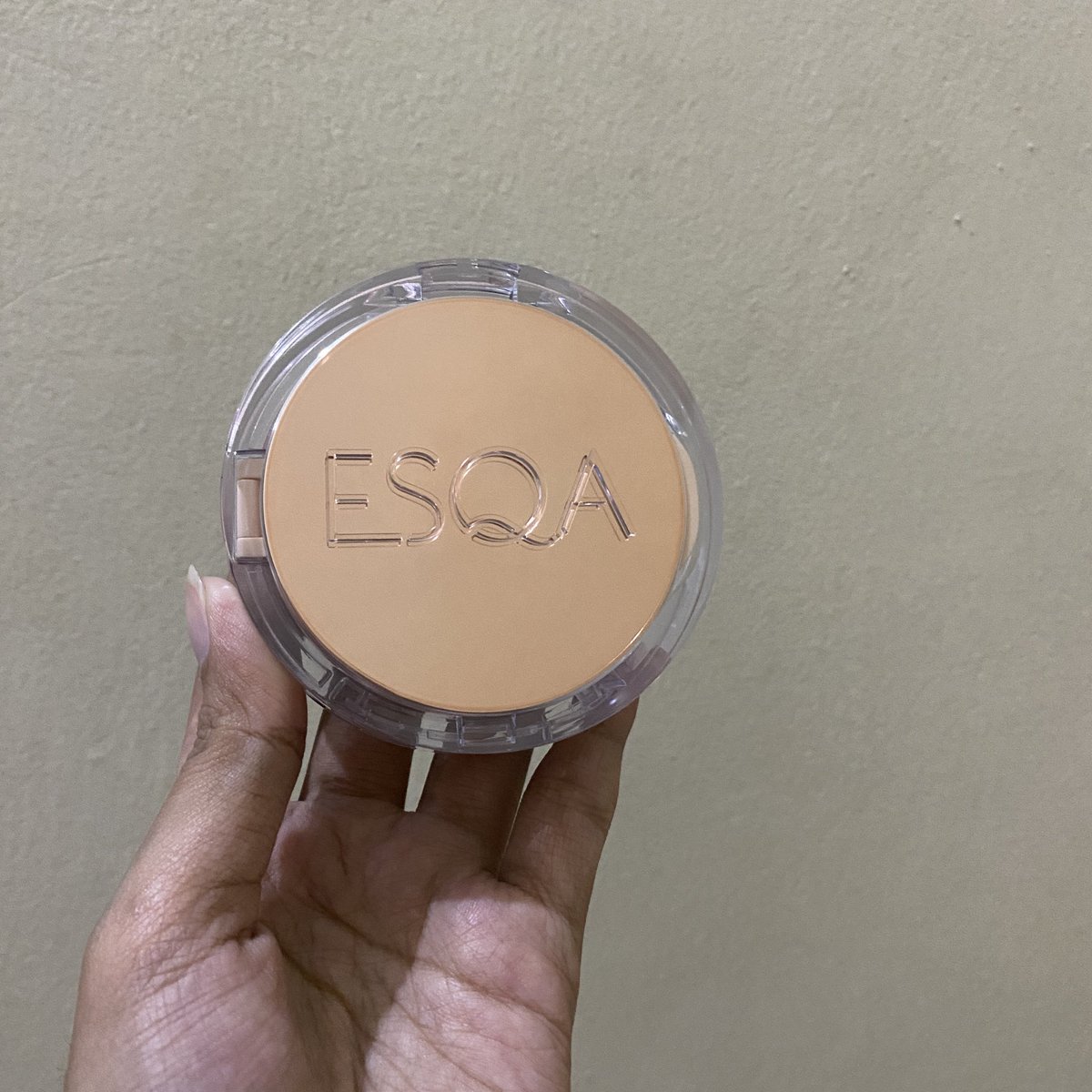 kariayoo's tweet photo. #wts cushion velvet matte esqa shade pancake, baru 1x pemakaian ternyata salah pilih shade 😔

💰120k https://t.co/L1ql8jTjC7