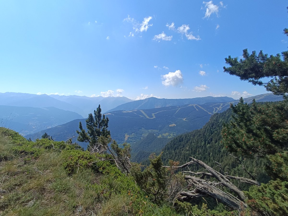 Bon dia!!! Sempre anant cap amunt!!!❤️
#elmeudia #cuidantme #temps #muntanya