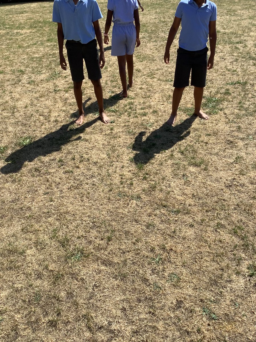 ChadPrimary's tweet image. Year 5 went outside to experience our grounds using all of our senses - sight, hearing, smell and touch.