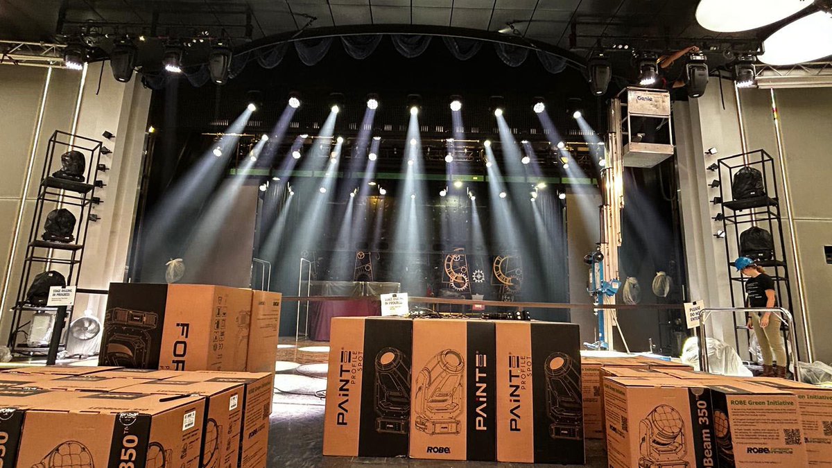 Robelighting's tweet photo. A new @Robelighting moving light rig of #PAINTE, #LEDBeam350 &amp; #FORTE luminaires has been installed in the 800-capacity ‘Liquid Lounge’ main theatre aboard the Carnival Sunshine cruise ship, which stages a host of large-scale production shows, themed performances &amp; other events. https://t.co/JxQMb2krwY