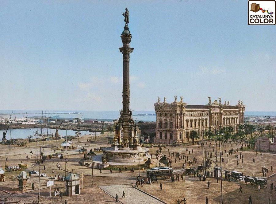 CatalunyaColor's tweet image. El monument a Colom fotografiat el 1890, poc després de ser construït.