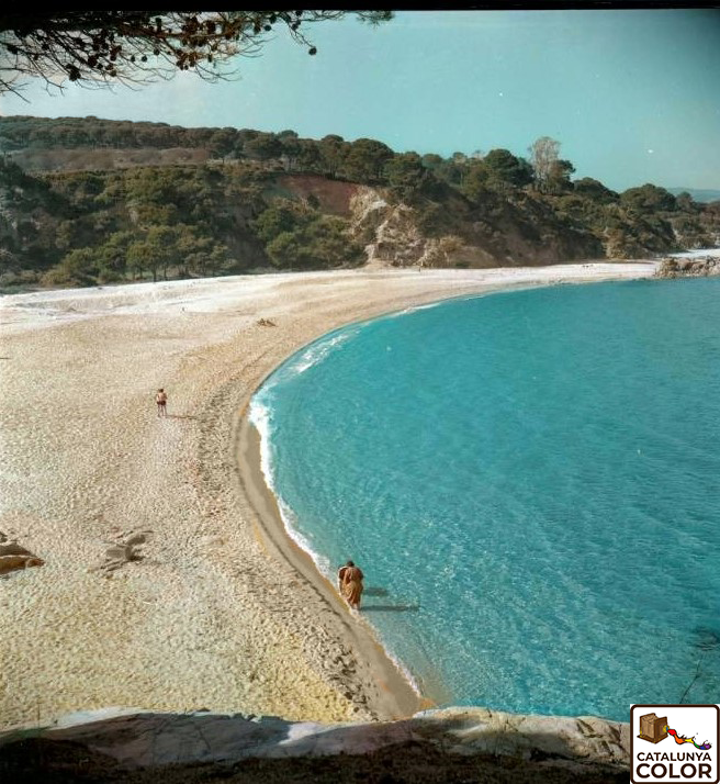 CatalunyaColor's tweet photo. La platja de Sa Conca de Platja d'Aro, a principis de s. XX.   

📸Arxiu Cuyàs https://t.co/7tKqGRGCiR