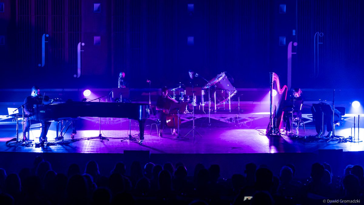 W #Białystok miało miejsce premierowe wykonanie materiału z nowej płyty Stefana Wesołowskiego – „Song of the Night Mists”, wydanej przez renomowaną brytyjską wytwórnię Unheard of Hope. Koncert był inauguracją Festiwalu Wschód Kultury / Inny Wymiar 2025.